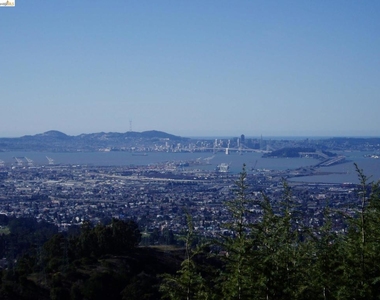 6100 Skyline Blvd - Photo Thumbnail 10