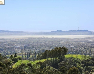 6100 Skyline Blvd - Photo Thumbnail 15