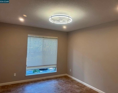 330 N Civic - Photo Thumbnail 16