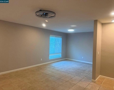 330 N Civic - Photo Thumbnail 5