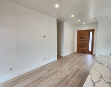 16641 Mccormick Street - Photo Thumbnail 17