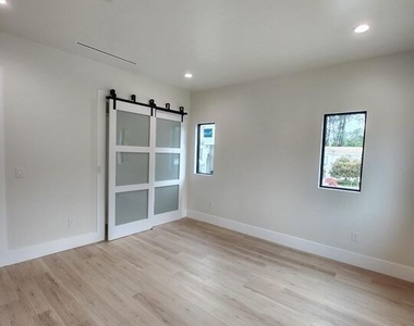 16641 Mccormick Street - Photo Thumbnail 6