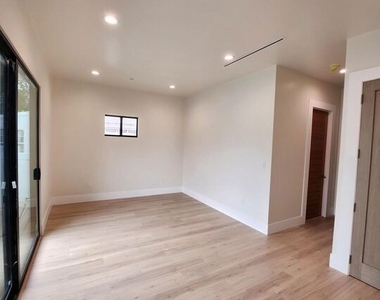 16641 Mccormick Street - Photo Thumbnail 9