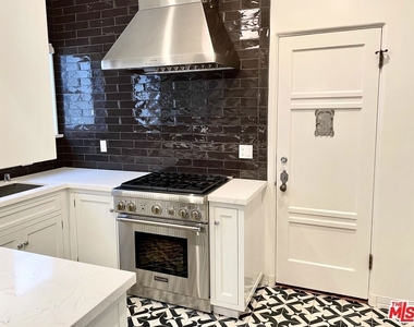 1330 N Harper Avenue - Photo Thumbnail 21