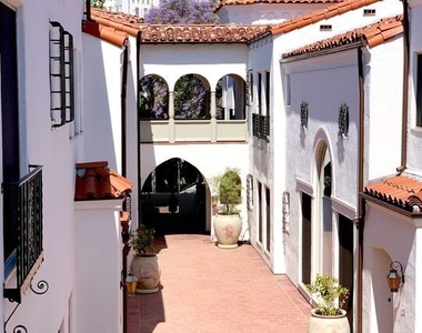 1330 N Harper Avenue - Photo Thumbnail 3