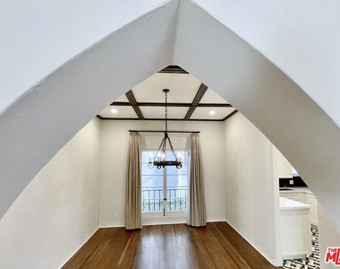 1330 N Harper Avenue - Photo Thumbnail 15