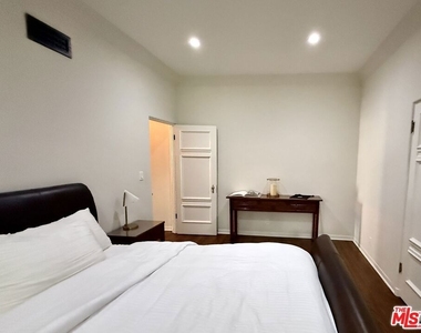 1330 N Harper Avenue - Photo Thumbnail 48