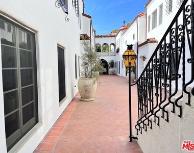 1330 N Harper Avenue - Photo Thumbnail 54