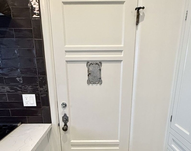 1330 N Harper Avenue - Photo Thumbnail 23