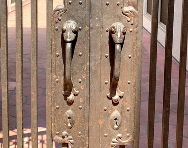 1330 N Harper Avenue - Photo Thumbnail 2