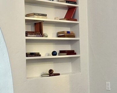 1330 N Harper Avenue - Photo Thumbnail 13