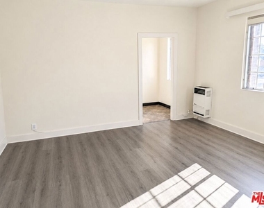 259 S Harvard Boulevard - Photo Thumbnail 4
