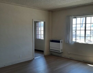 259 S Harvard Boulevard - Photo Thumbnail 3