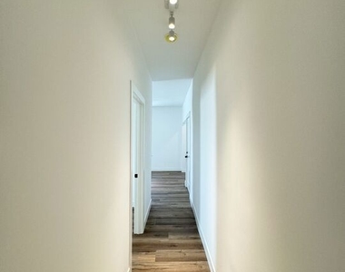 151 N Swall Drive - Photo Thumbnail 7