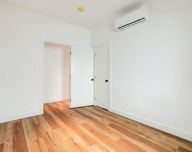 151 N Swall Drive - Photo Thumbnail 9