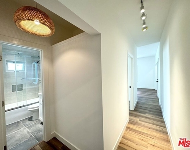 151 N Swall Drive - Photo Thumbnail 4