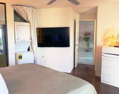 5552 Bill Cody Road - Photo Thumbnail 9