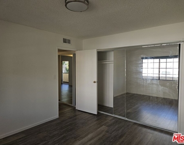 5170 N Columbus Avenue - Photo Thumbnail 8