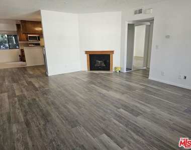 5170 N Columbus Avenue - Photo Thumbnail 2
