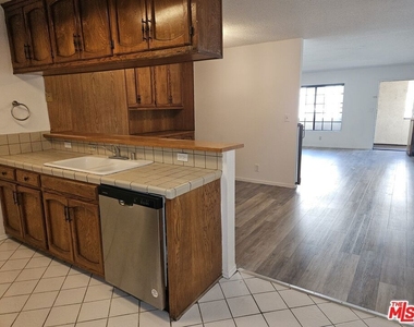 5170 N Columbus Avenue - Photo Thumbnail 10