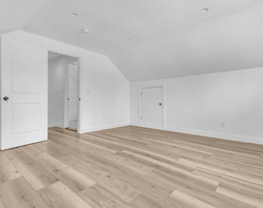 261 W 43rd Place - Photo Thumbnail 22
