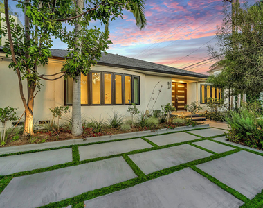 344 S Roxbury Drive - Photo Thumbnail 2