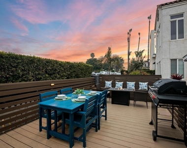 319 Nautilus Street - Photo Thumbnail 13