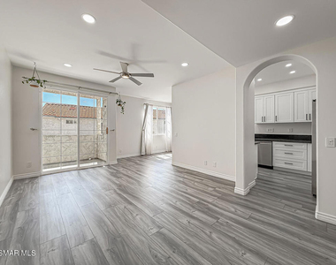 391 Westlake Vista Lane - Photo Thumbnail 8