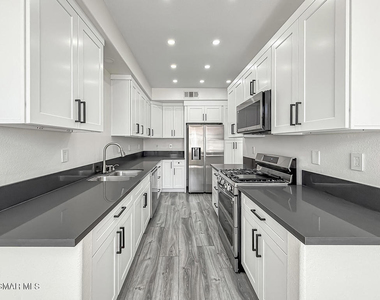 391 Westlake Vista Lane - Photo Thumbnail 15