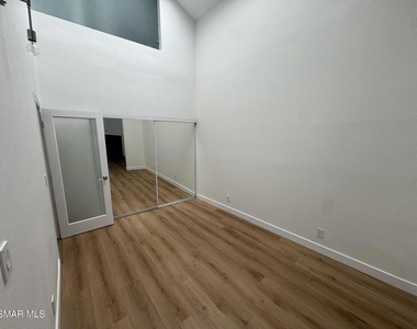 13331 Moorpark Street - Photo Thumbnail 7