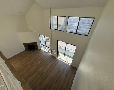 13331 Moorpark Street - Photo Thumbnail 12