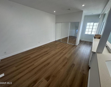 13331 Moorpark Street - Photo Thumbnail 10