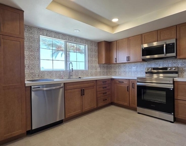 62101 Tyler Street - Photo Thumbnail 4