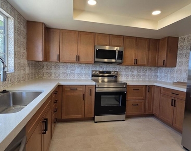 62101 Tyler Street - Photo Thumbnail 5