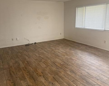 65894 5th Street - Photo Thumbnail 3