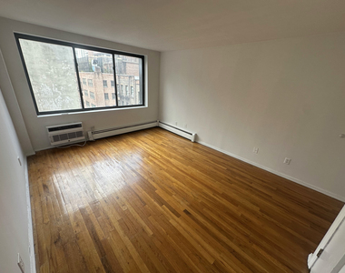 1425 York Avenue - Photo Thumbnail 9