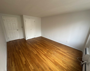 1425 York Avenue - Photo Thumbnail 7