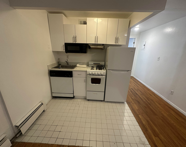 1425 York Avenue - Photo Thumbnail 2