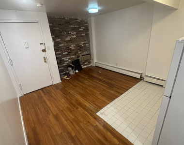 1425 York Avenue - Photo Thumbnail 3