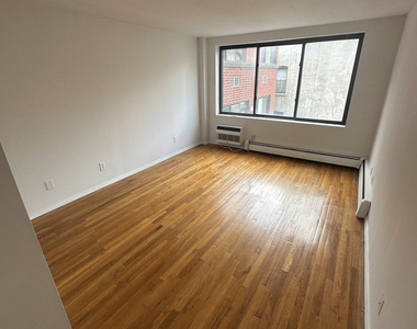 1425 York Avenue - Photo Thumbnail 10