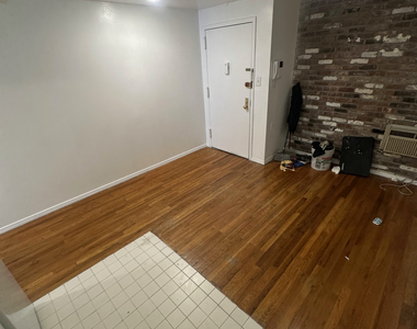 1425 York Avenue - Photo Thumbnail 4