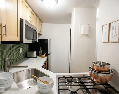 146 East 39th Street - Photo Thumbnail 1