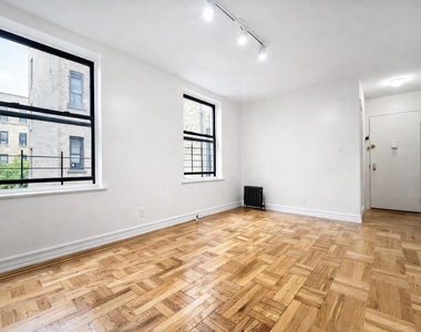10 Adrian Avenue - Photo Thumbnail 2