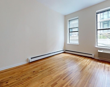 West 52nd Street - Photo Thumbnail 1