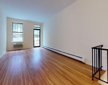 West 52nd Street - Photo Thumbnail 4