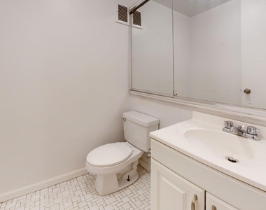 West 52nd Street - Photo Thumbnail 8