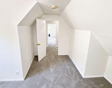 206 Winthrop Avenue - Photo Thumbnail 16