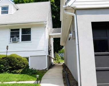 206 Winthrop Avenue - Photo Thumbnail 2