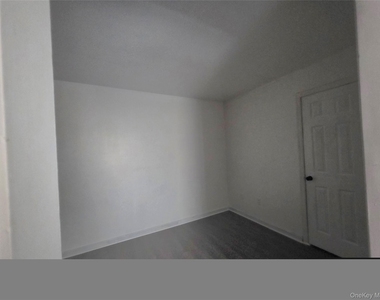 8 Main Street - Photo Thumbnail 5