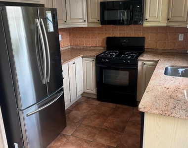 548 S 9th Avenue - Photo Thumbnail 1